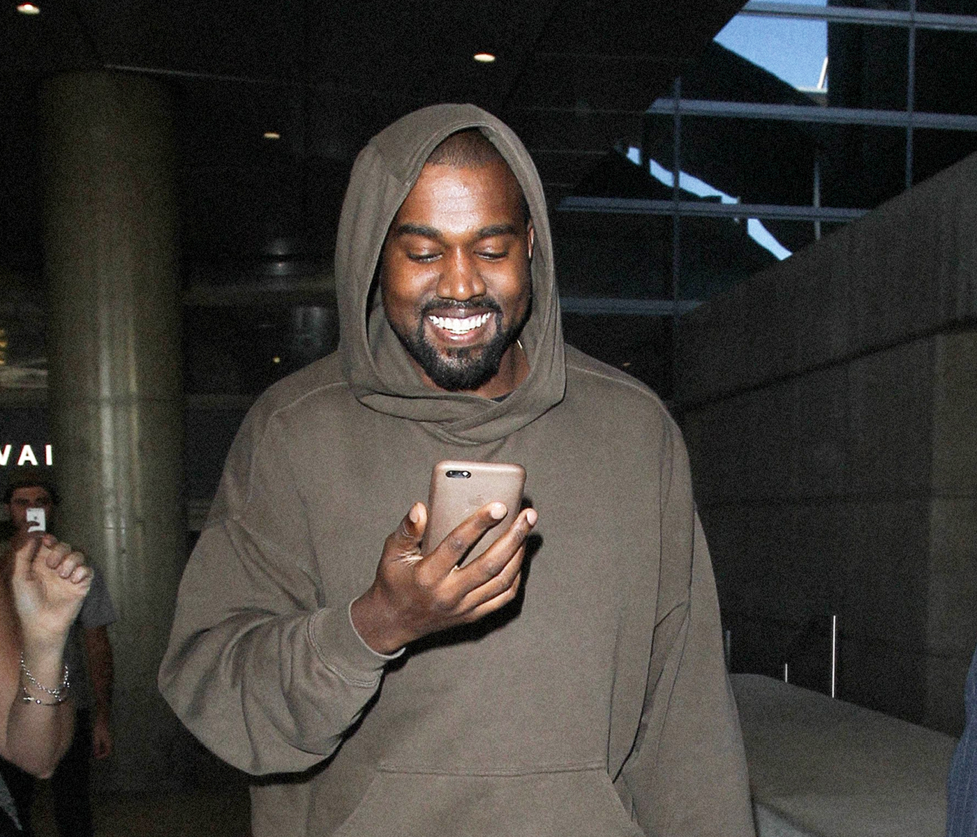 kanye-west-est-de-retour-sur-instagram-et-c-est-tr-s-trange-wave