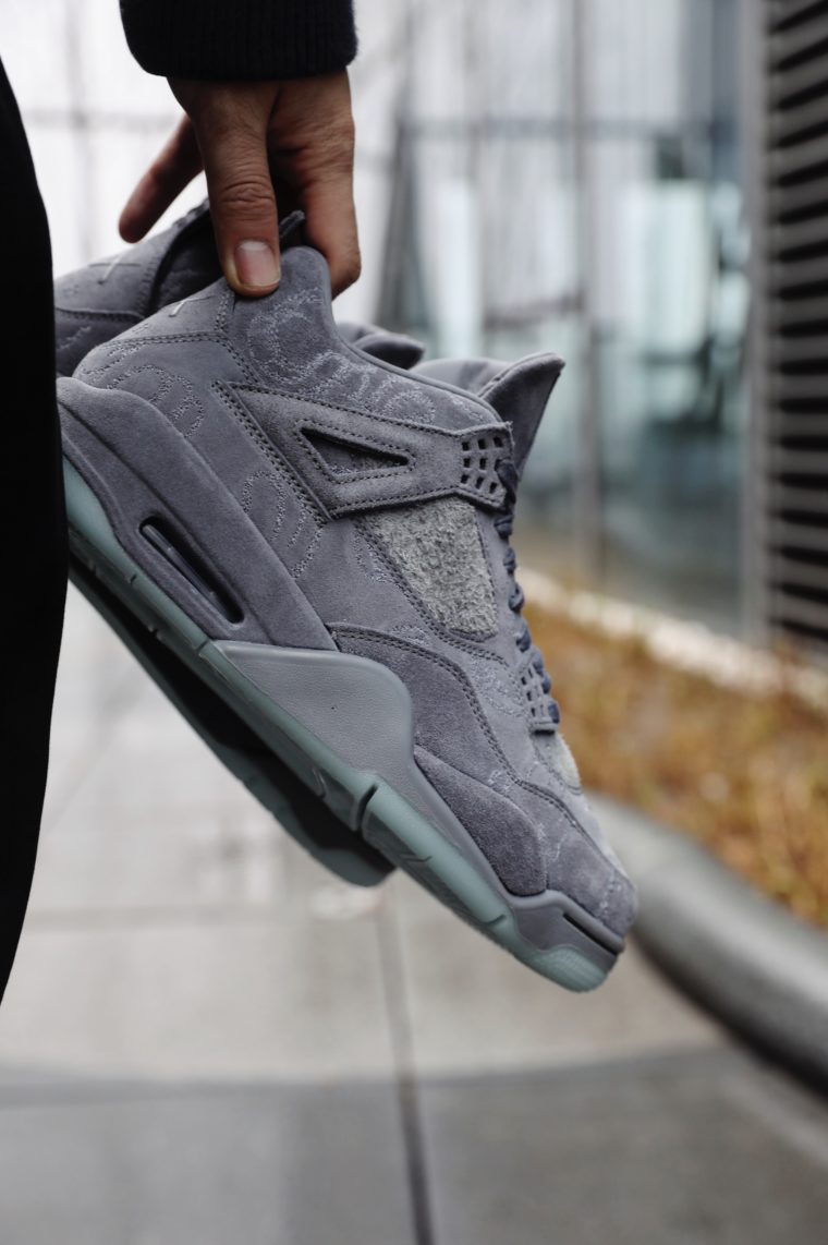 Jordan 4 Kaws Grey Купить