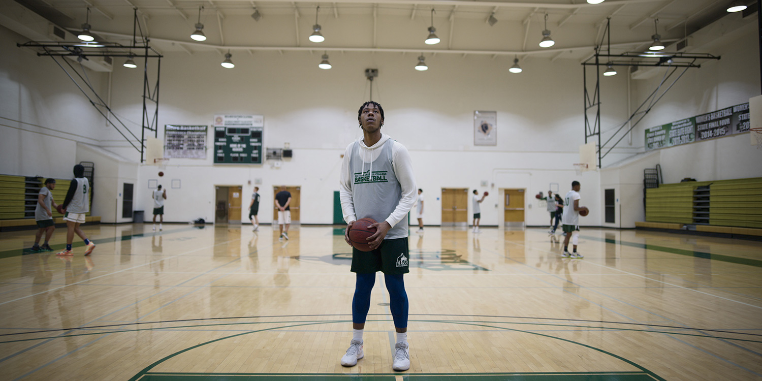 Netflix se plonge dans le basket universitaire dans sa nouvelle série