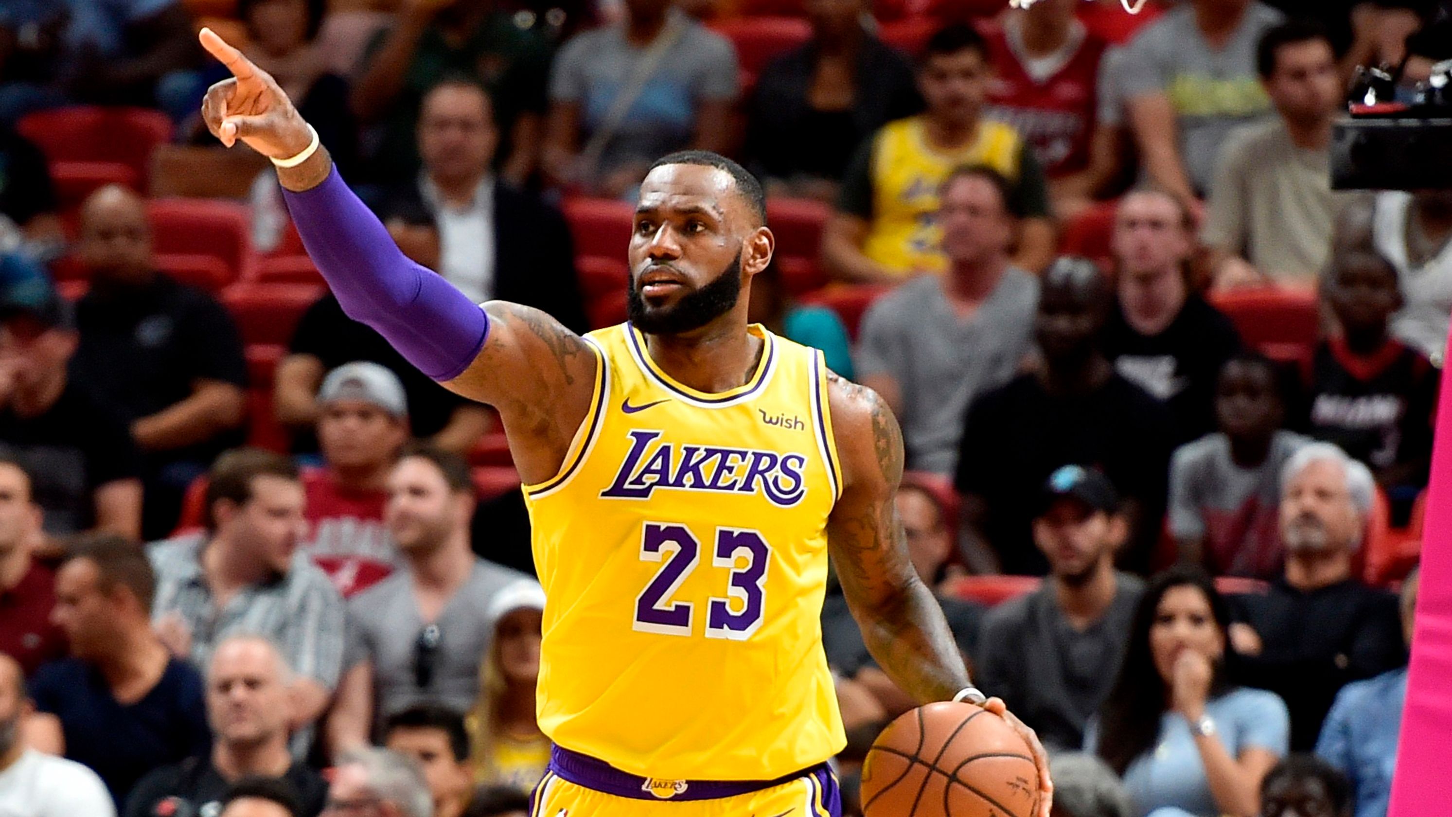 LeBron James passe Jordan et devient le quatrième scoreur all time