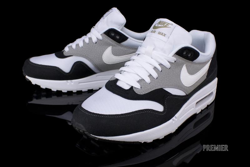 air max nike black and white