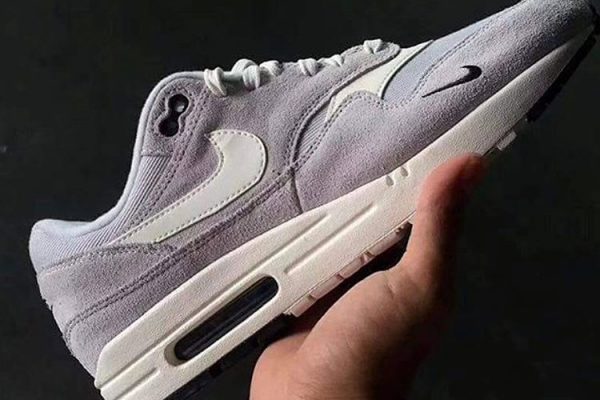 nike air max 1 ultra essential mini swoosh