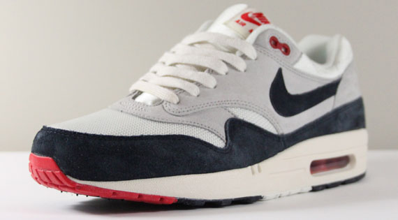 white and red nike air max 1