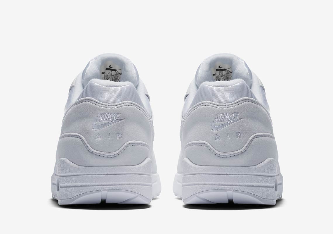 air max 1 triple white mens