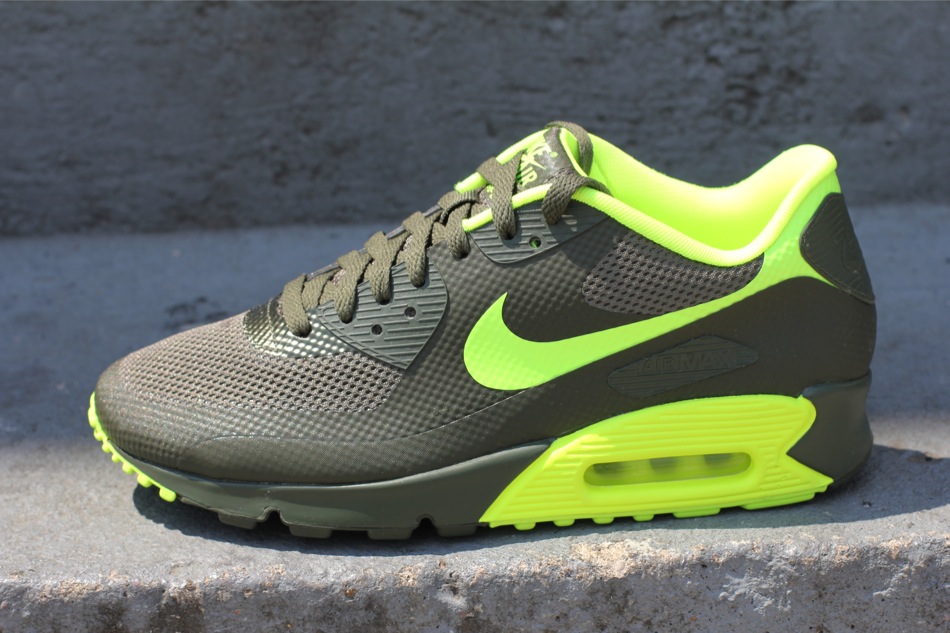 air max 90 hyperfuse volt