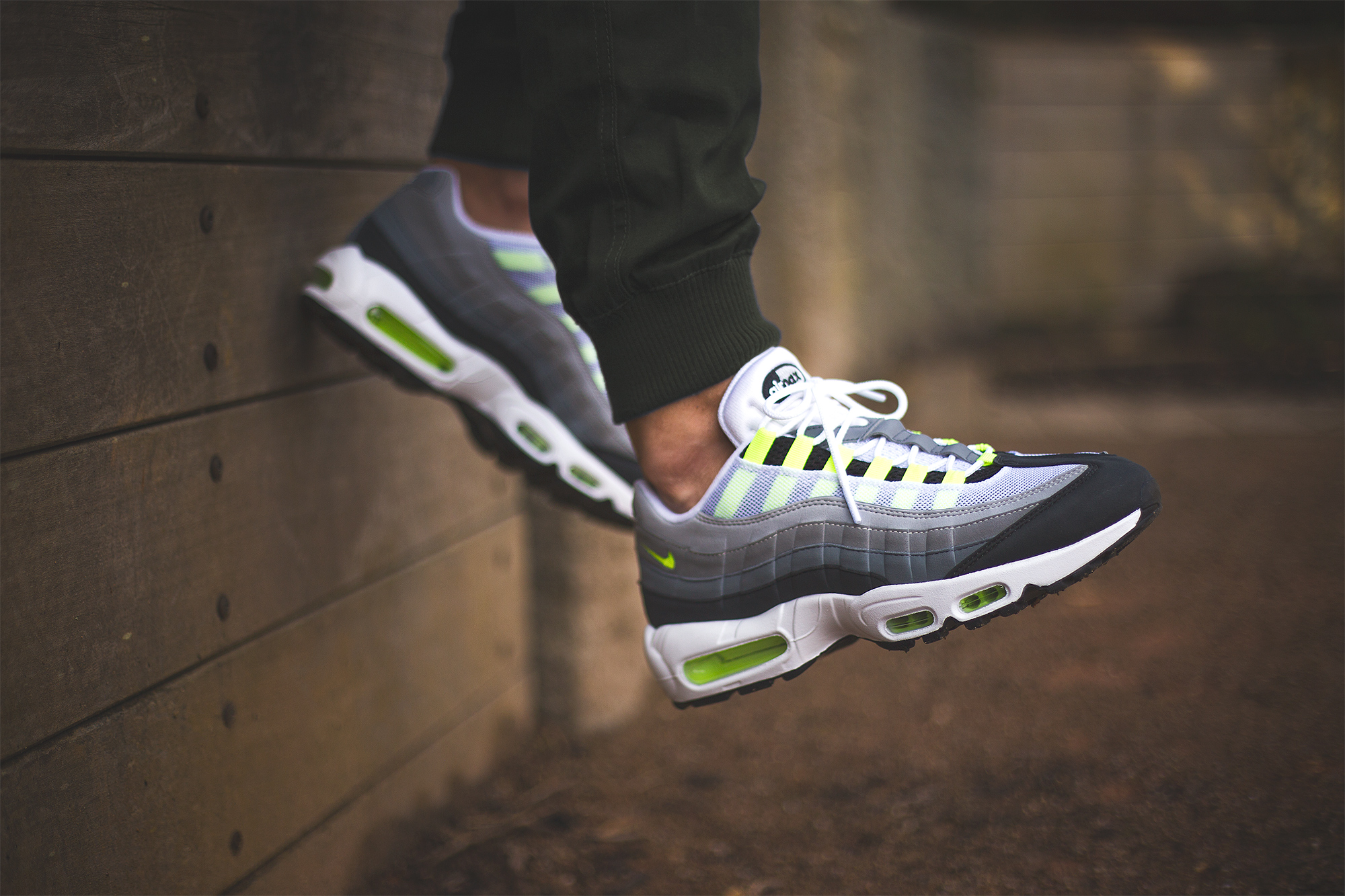 Nike Air Max 95 iD « Neon Alternate » par Sneakers Addict™ | WAVE®