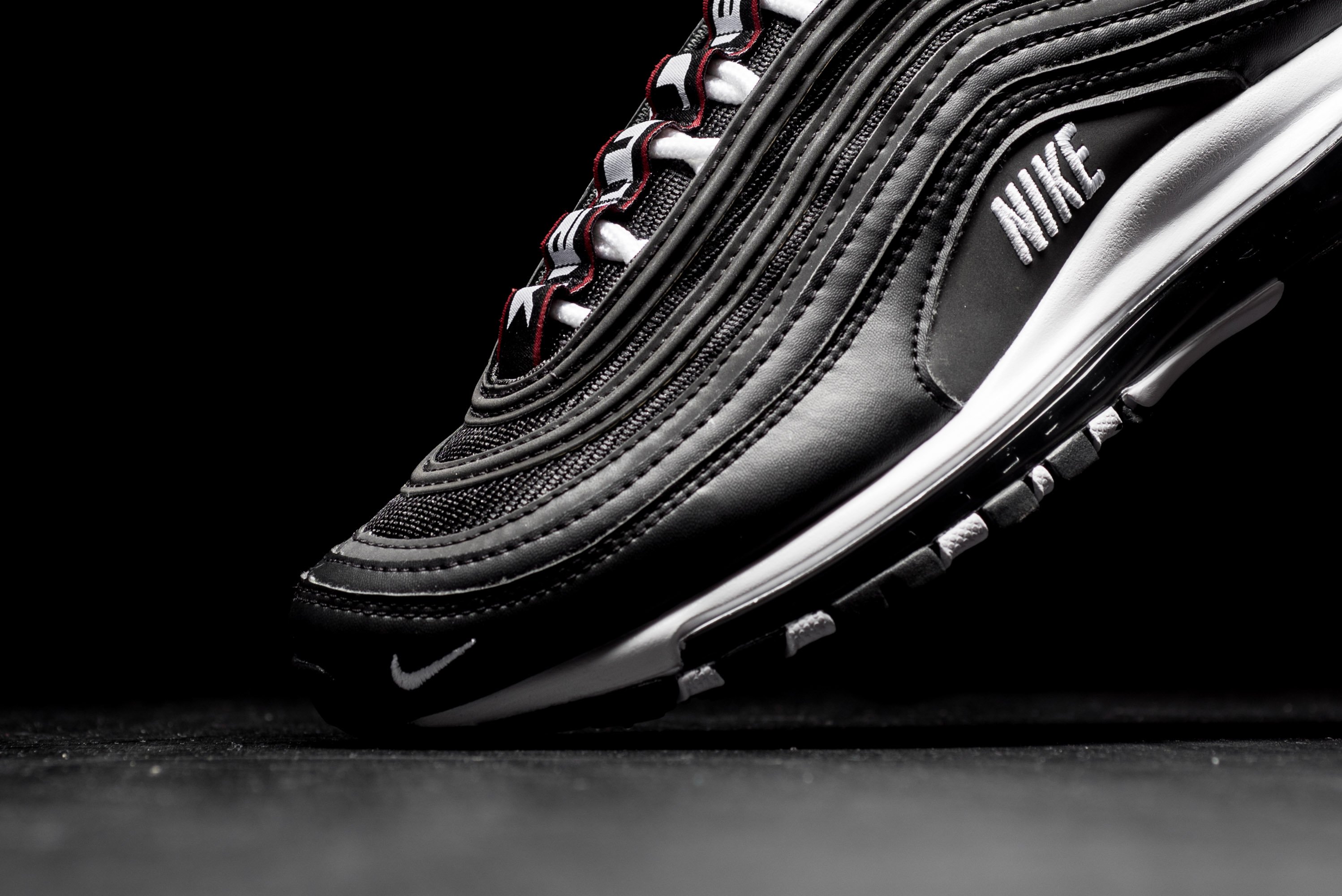 La Nike Air Max 97 Premium Future Forward est disponible chez Footshop