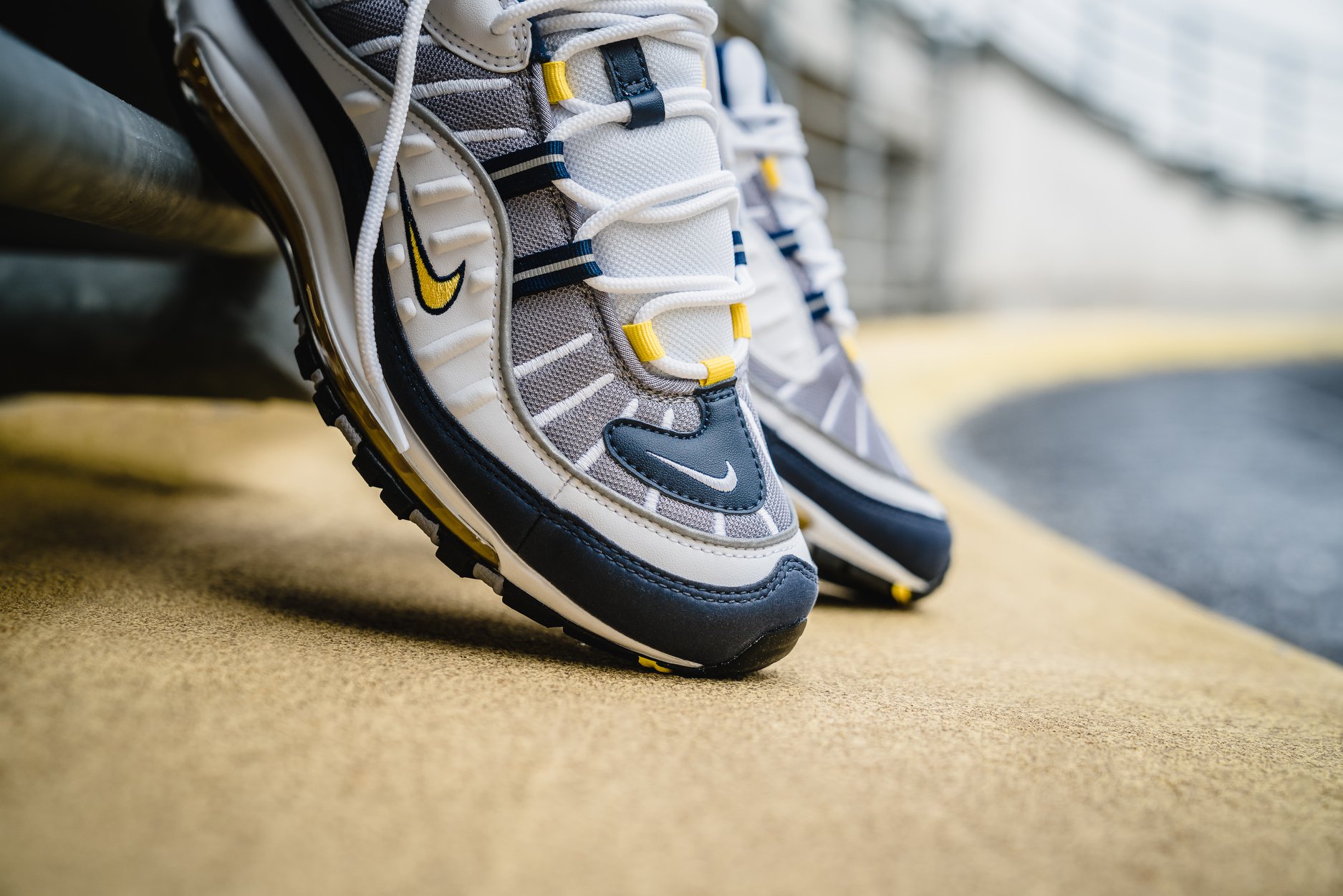 Officiel : La Nike Air Max 98 Tour Yellow sera disponible le 26 ...