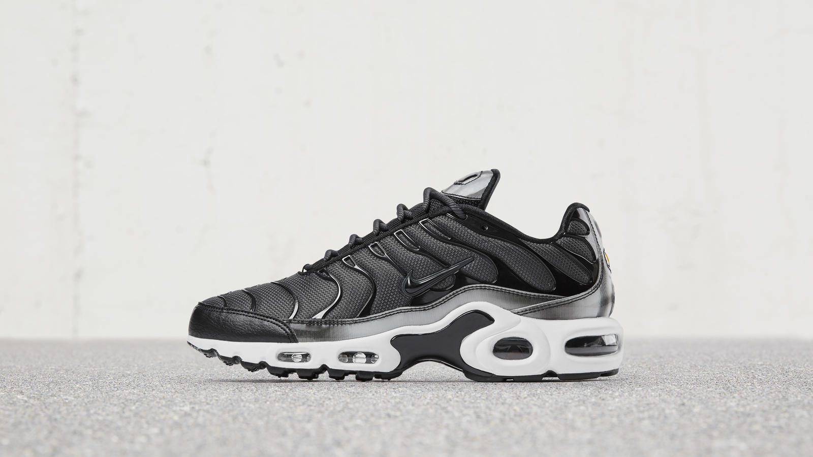 nike air max plus grey reflective