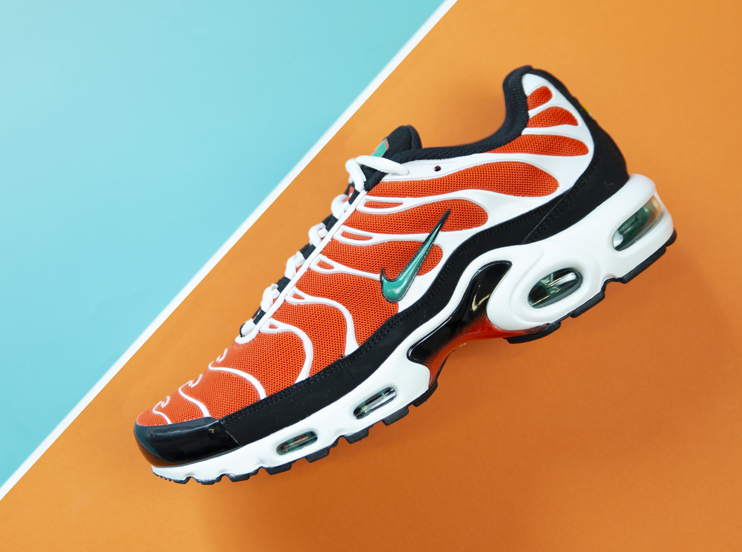 La Nike TN est disponible dans le coloris Team Orange WAVE®