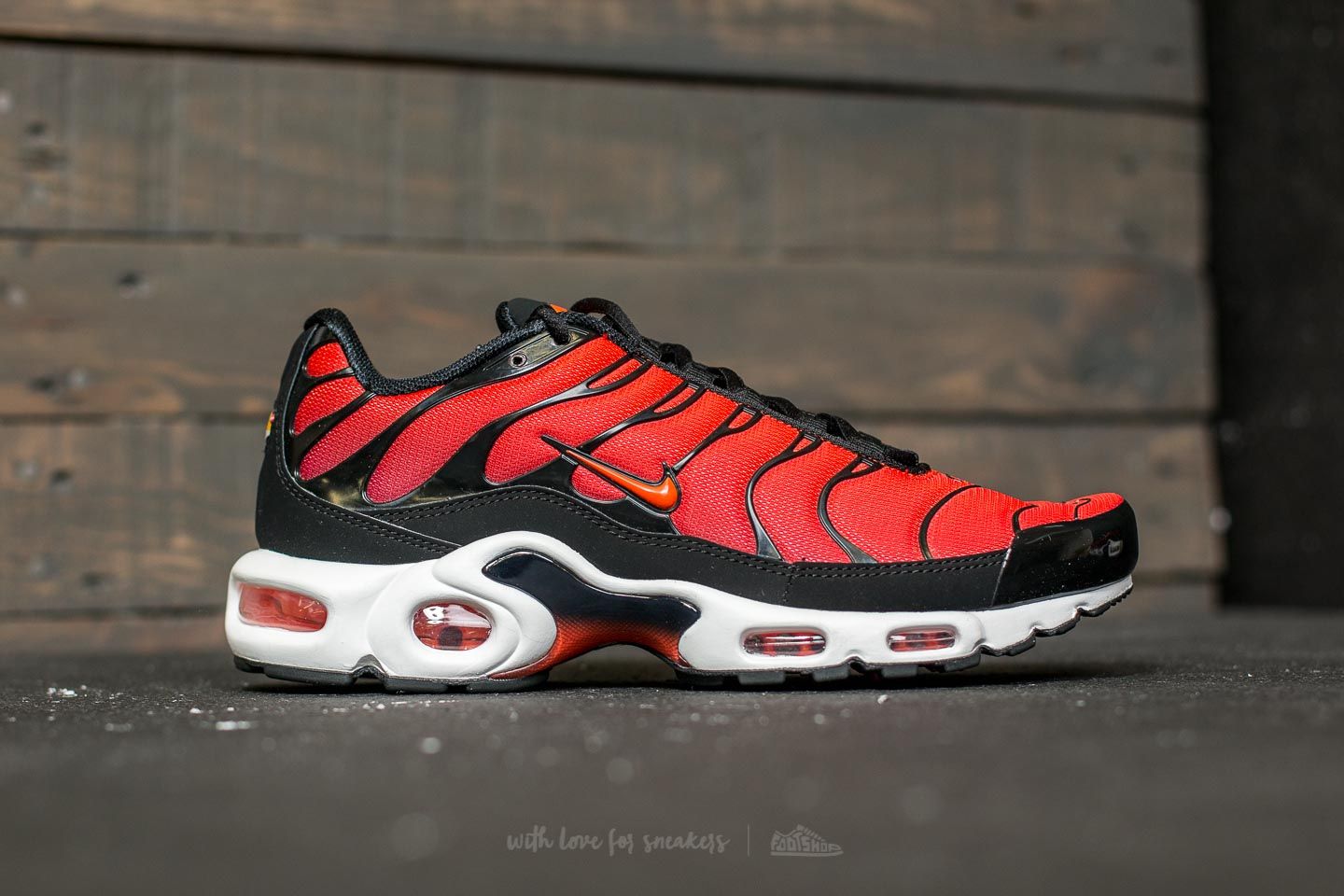 Black volt total orange air max plus online