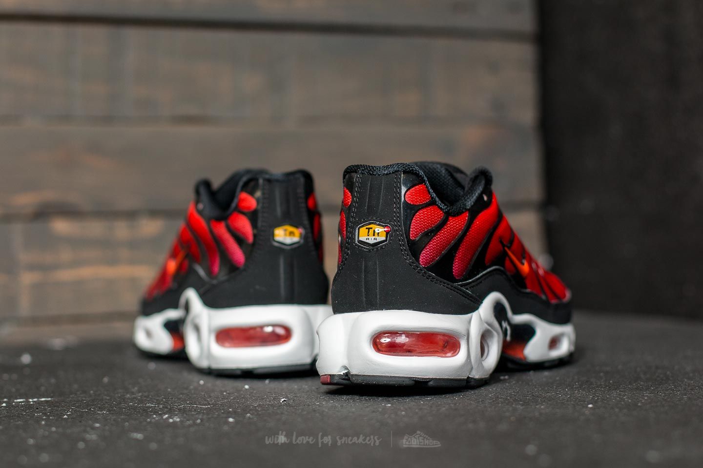 air max plus tn black team orange
