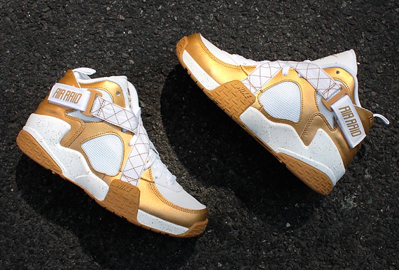 nike air raid metallic gold