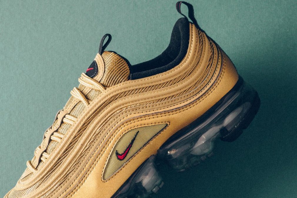 nike air vapormax 97 metallic gold