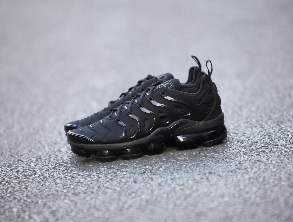 nike vapormax cs triple black