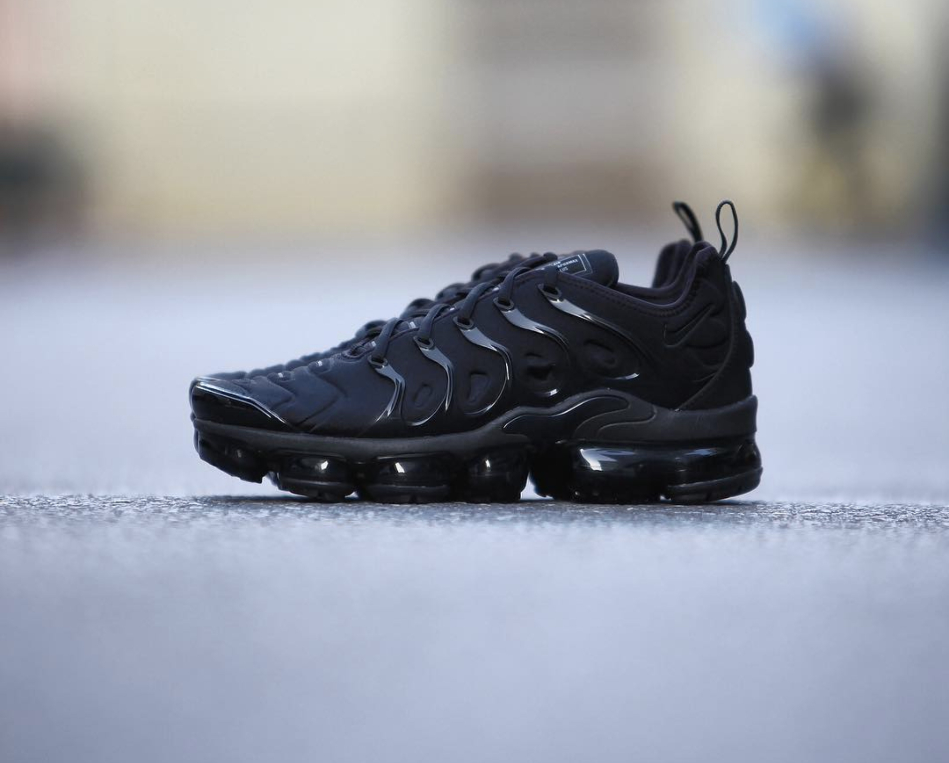 vapormax plus triple black size 7