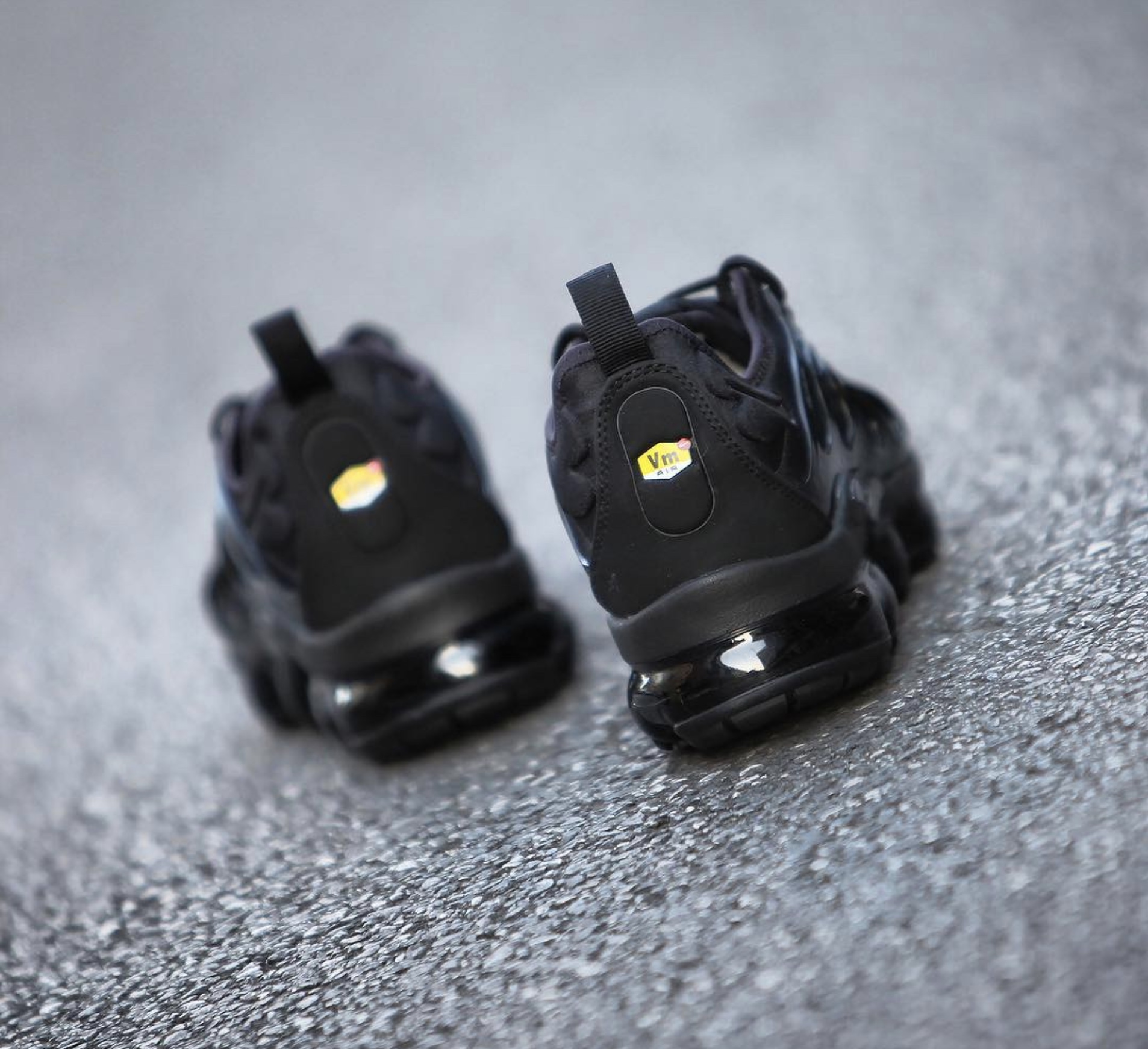 nike vapormax plus triple black size 7