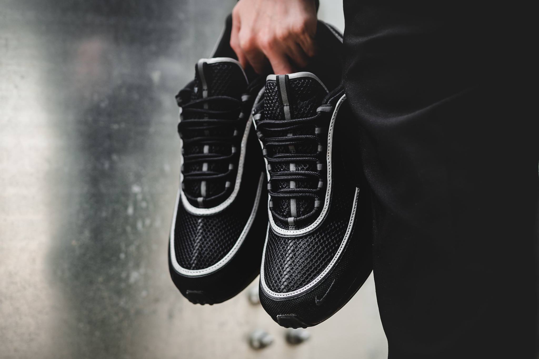 nike air spiridon black