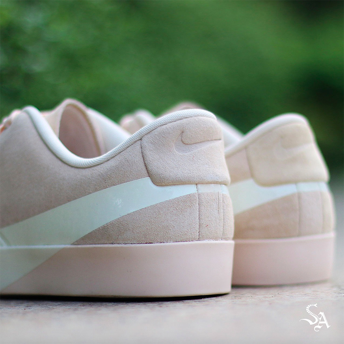 nike blazer big swoosh low