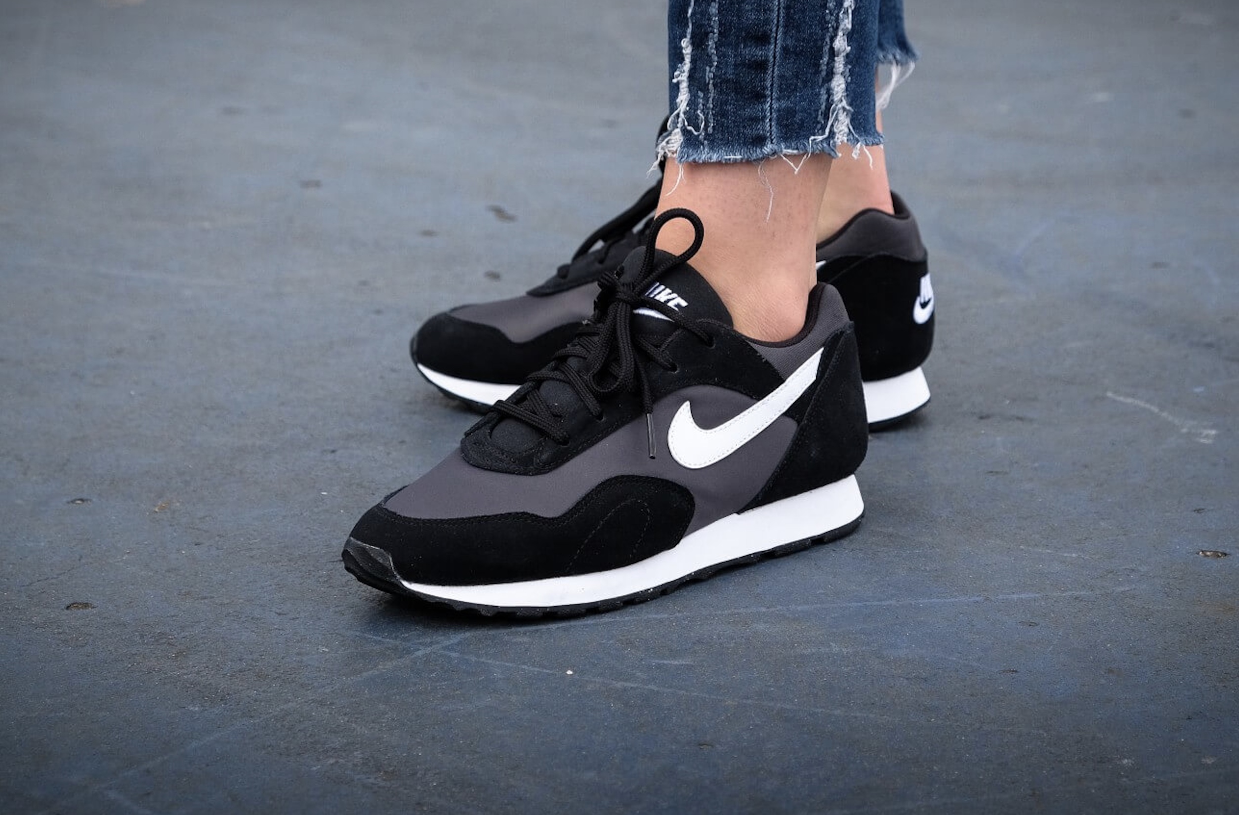 anthracite black nike