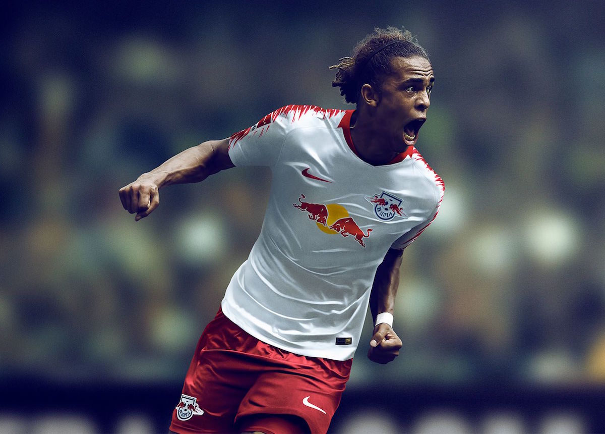 Le RB Leipzig présente son nouveau maillot 2018-19 | WAVE®