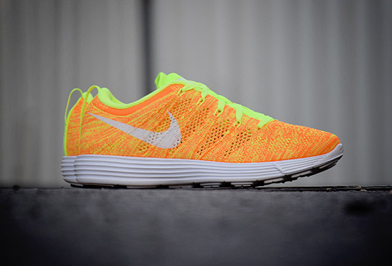 flyknit trainer volt