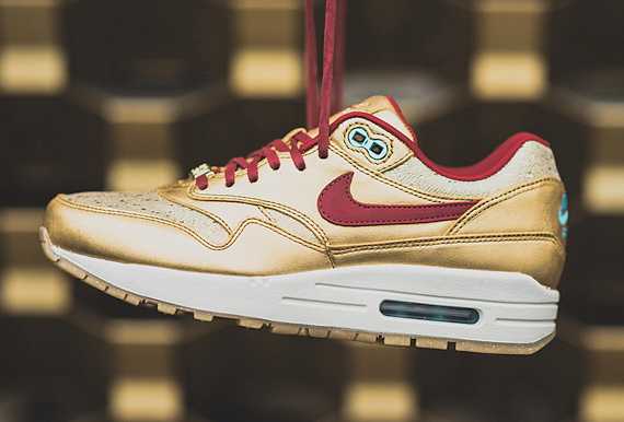 navy and gold air max