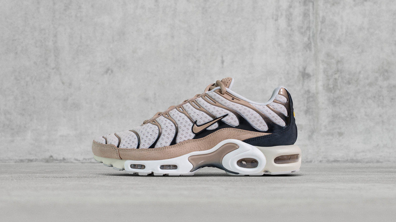 green apple air max plus
