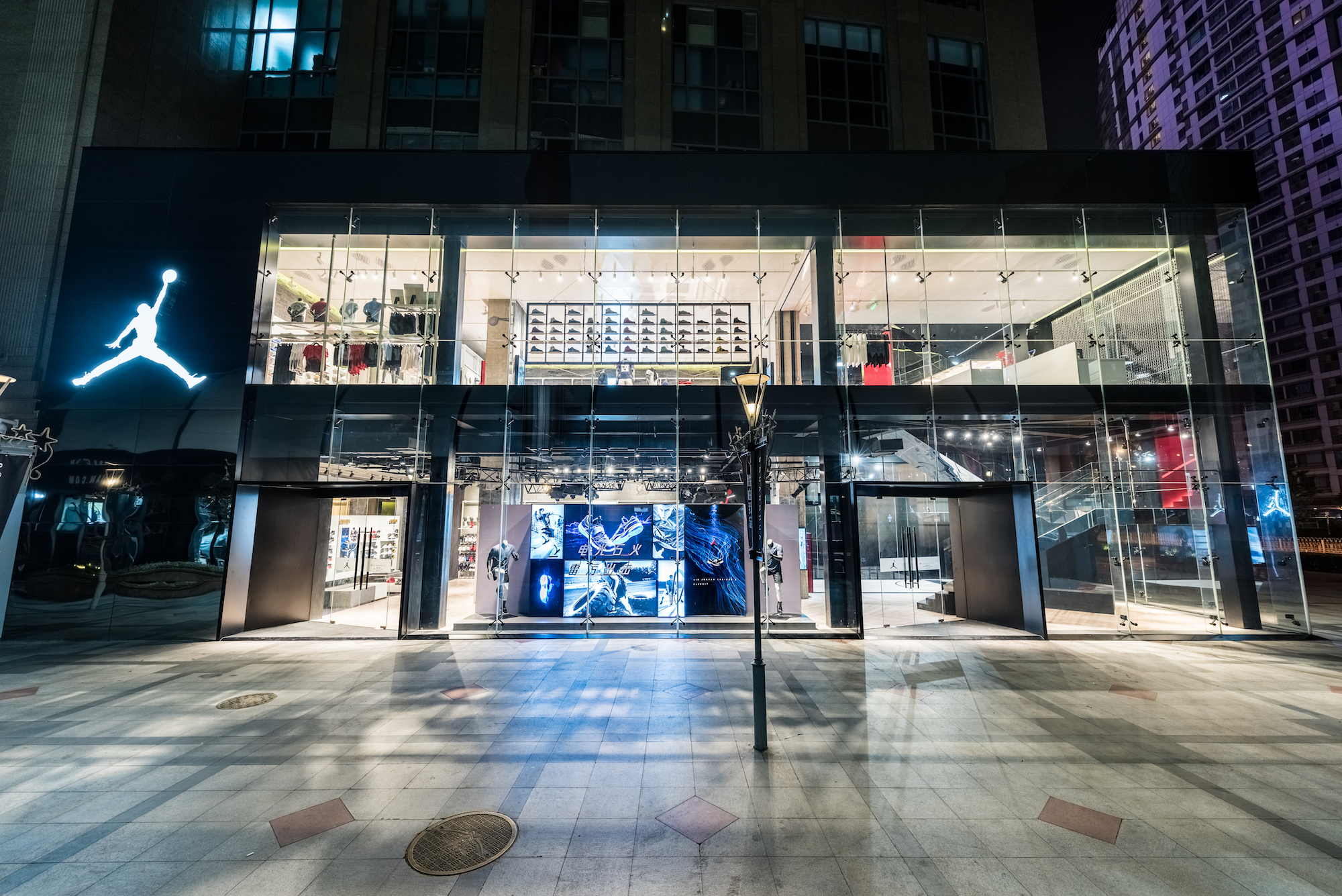 Ouverture du plus grand Jordan Store d'Asie | WAVEÂ®