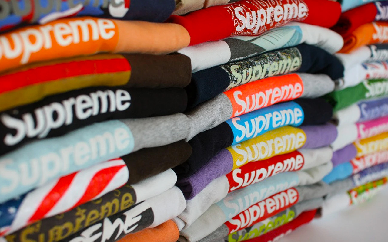 Une vente exceptionnelle rassemble tous les 253 Box Logo Supreme