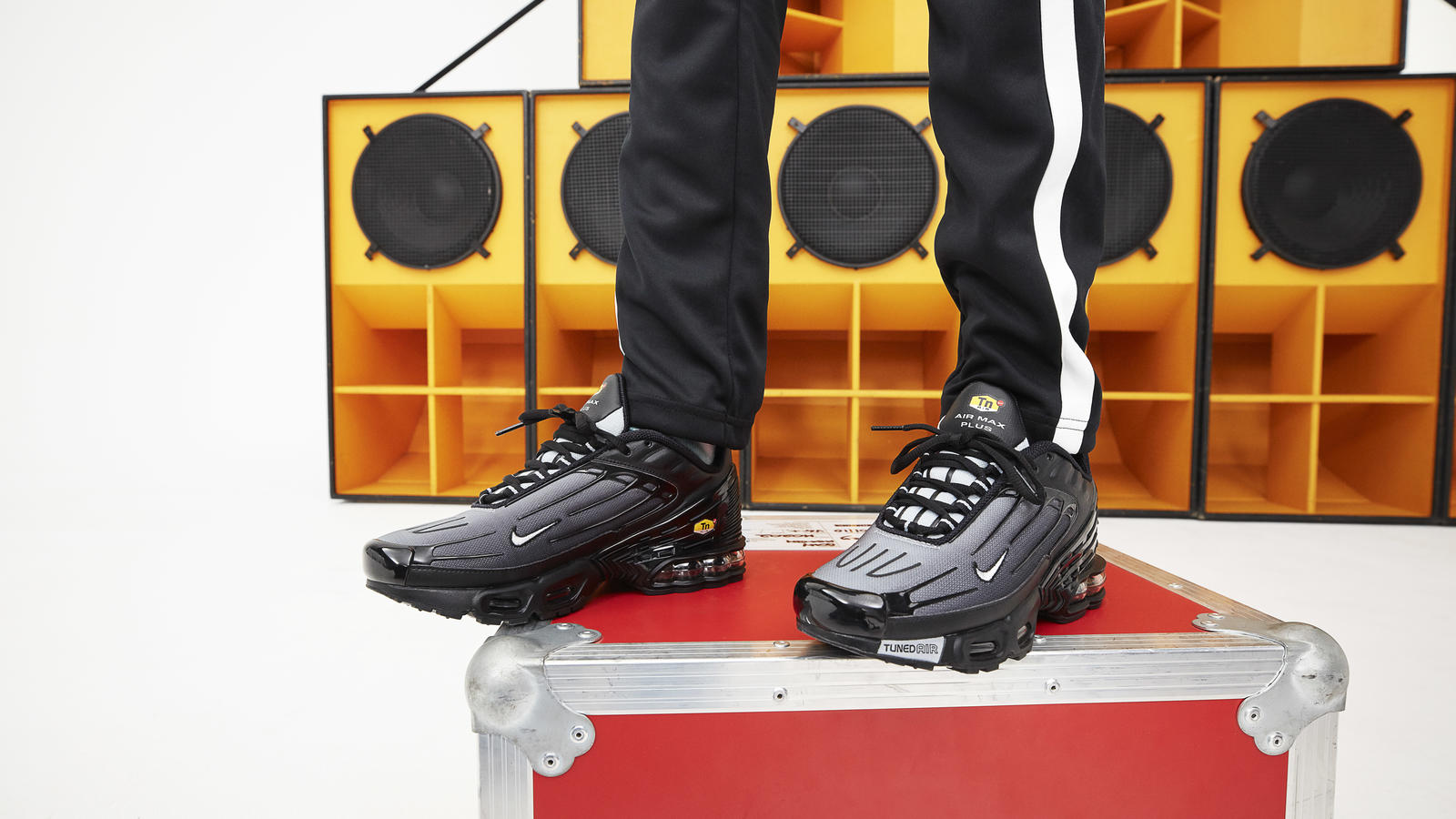 tn3 black leather