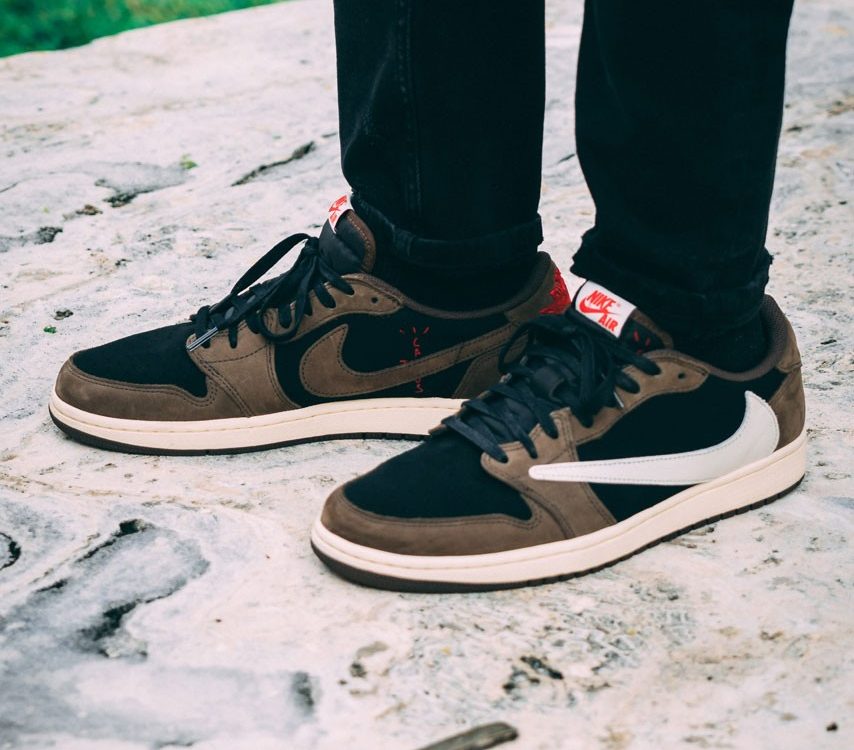 travis scott 1 low on foot