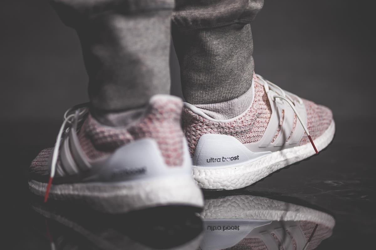 adidas prÃ©sente une Ultra Boost Candy Cane | WAVEÂ®