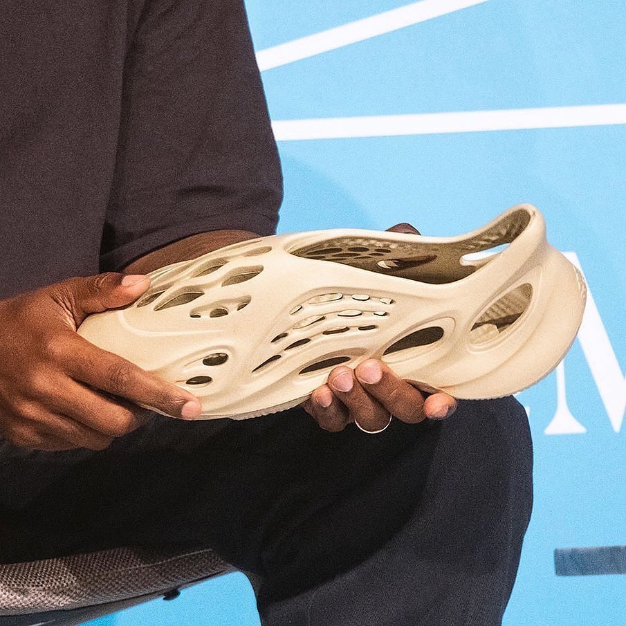 Kanye West Révèle Présente La Yeezy Foam Runner 