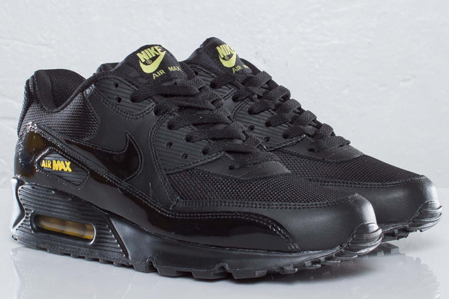 nike air max 90 black and gold